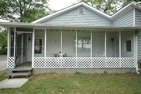 3rd image of 1044 Green St SE
