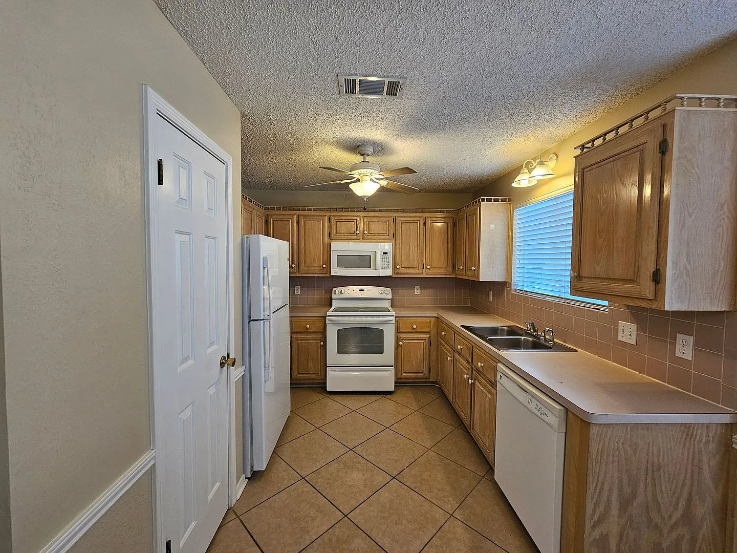 Back To School Rent Special - $250 Gift Card - Available Now! — Photo 4