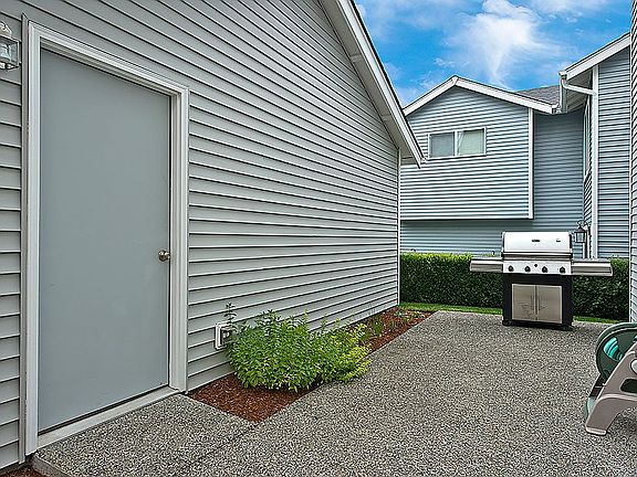 4th image of 36510 SE Woody Creek Ln