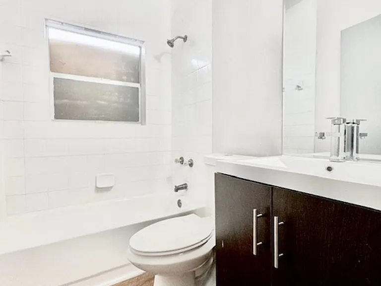 1236 NW 8th Pl — Photo 5