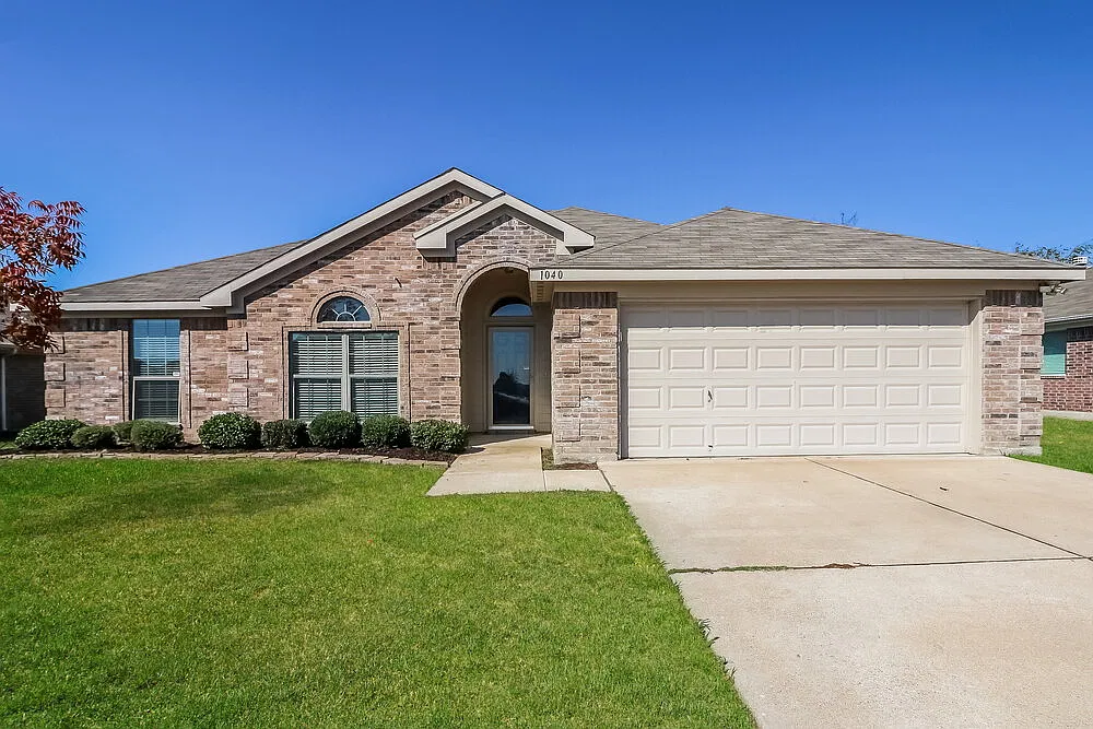 3 bed, 2.0 bath, 2232 sqft, $2,370 — Photo 1