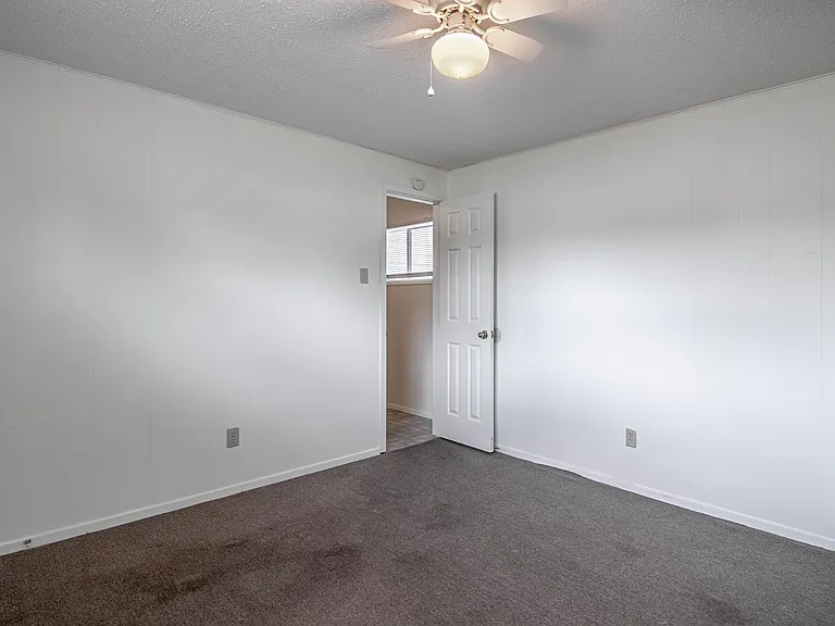 137 Lee Rd — Photo 11