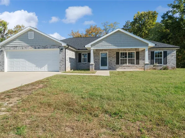 447 Wentworth Dr, Jackson, MO 63755