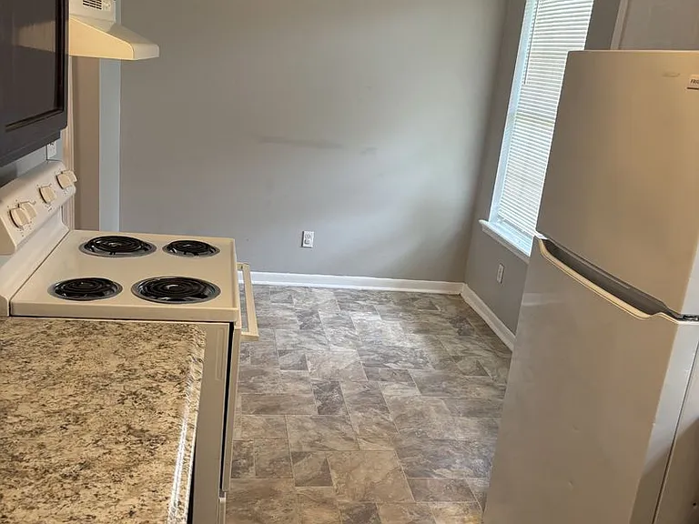 320 Roth Ln SE — Photo 7