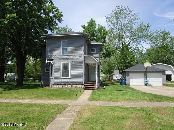 132 Waterman Ave photo 1