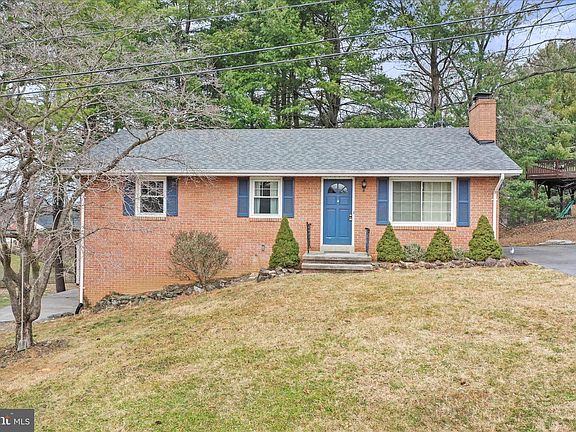 2nd image of 4 Evelyn Ct