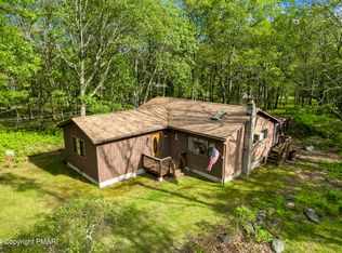 610 Mallard Ln, Bushkill, PA 18324