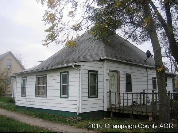 109 E Washington St photo 1