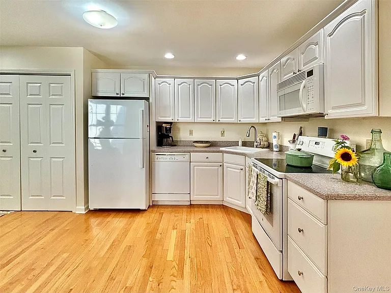 202 Cinnamon Cir — Photo 14