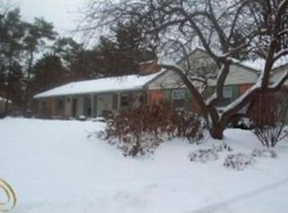 2615 Robindale Ln, Bloomfield Hills, MI