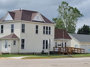 403 W 4th St, Vinton, IA 52349