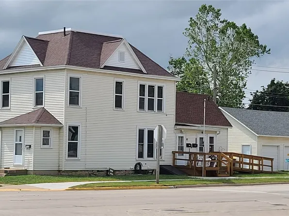 403 W 4th St, Vinton, IA 52349