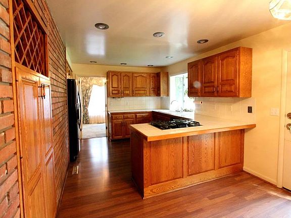 5th image of 3023 Radcliffe Dr