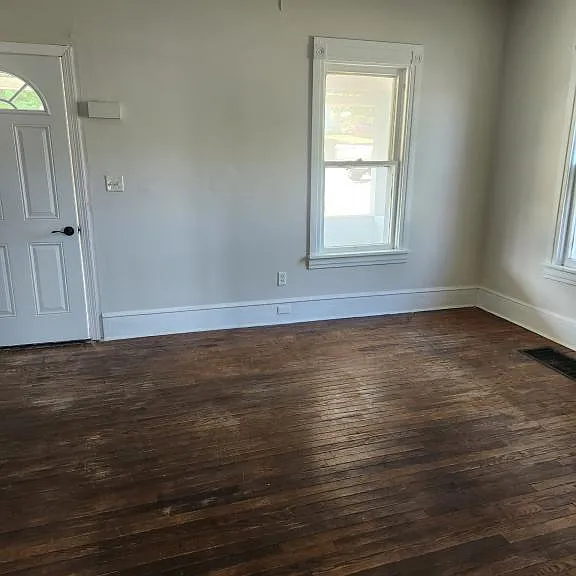 1819 Whitford Ave — Photo 6