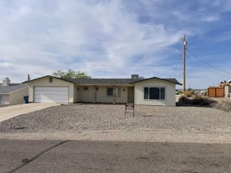 2543 Inverness Dr — Photo 2