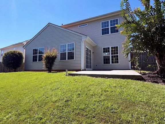 5th image of 200 Stillwater Ct