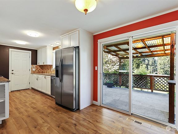 4th image of 11202 Butte Drive SW