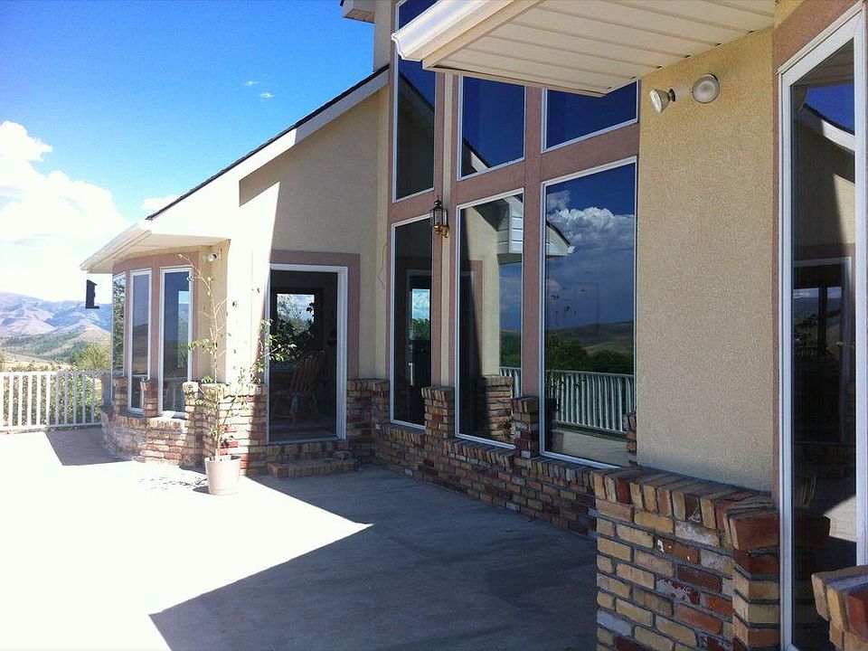 Rear deck with access from kitchen and master bedroom
