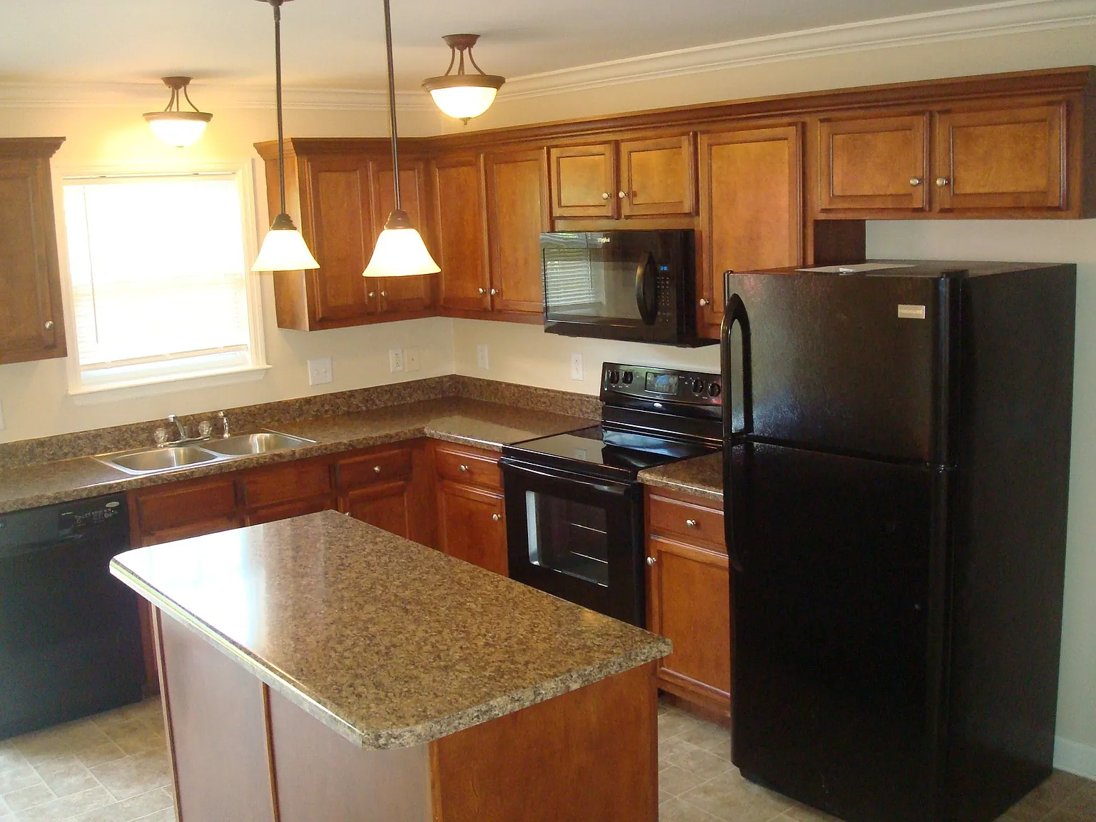 3 bed, 2.5 bath, 1551 sqft, $1,650 — Photo 4