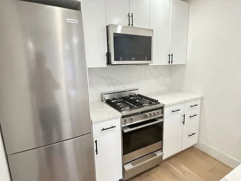 109 1st Ave #5F — Photo 7