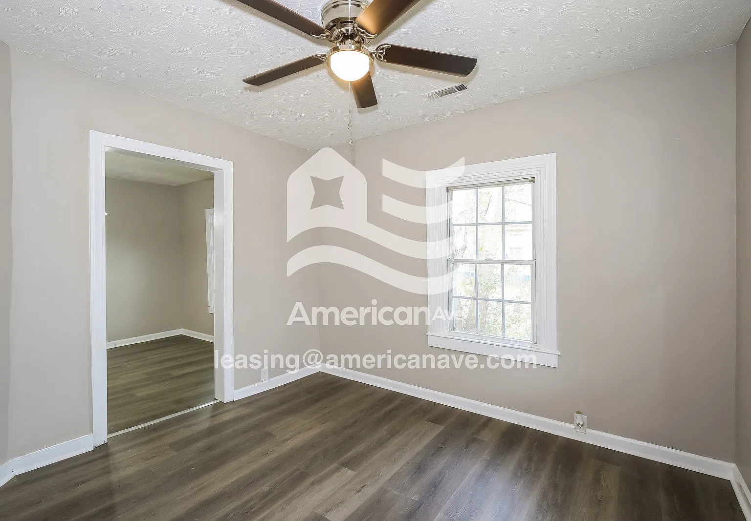 3 bed, 1.0 bath, 912 sqft, $1,045 — Photo 3