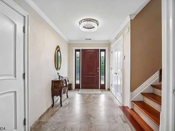 3rd image of 17 Stonewall Dr