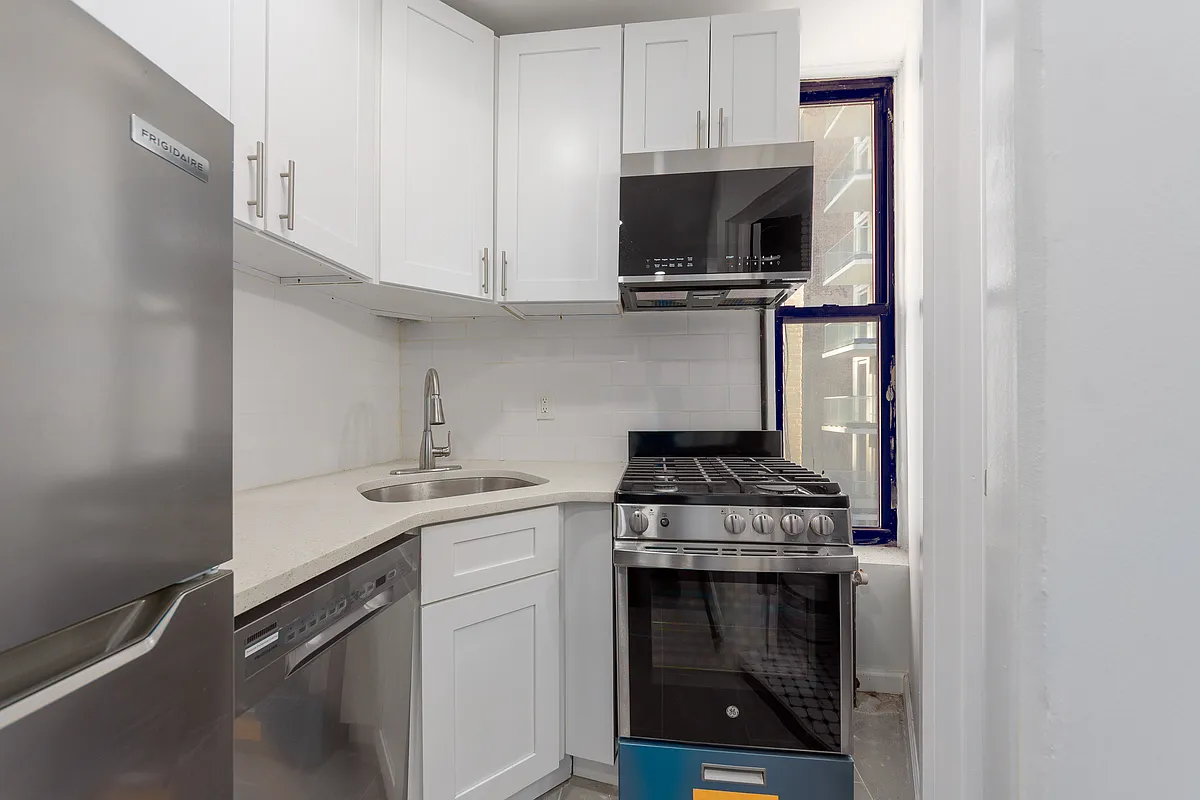 Building Photo - 532 9th Ave #2D