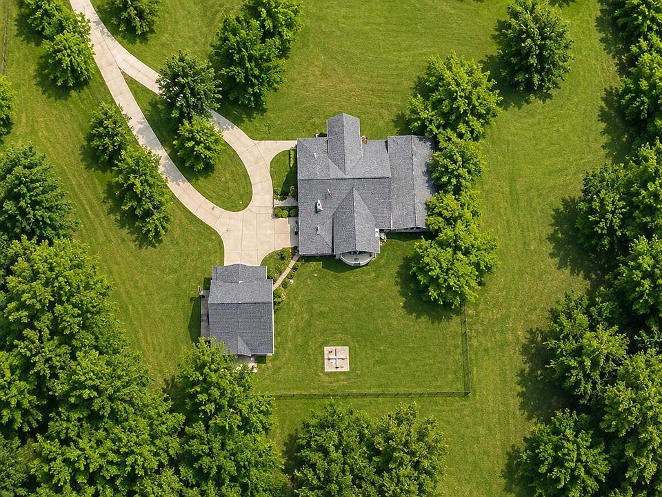 1st image of 204 Roosevelt Dr