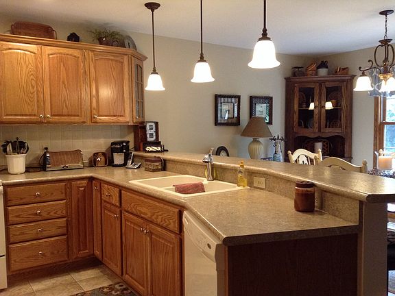 Kitchen/bar area
