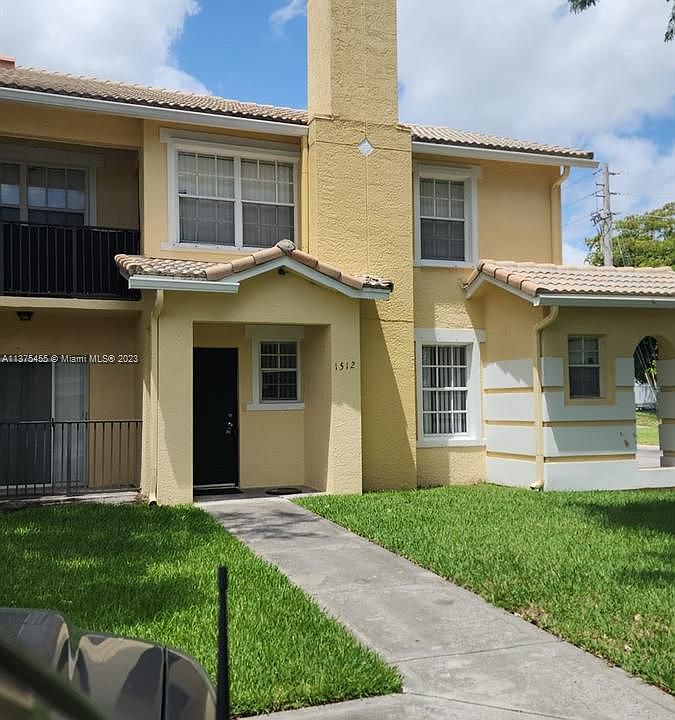 1st image of 1512 Belmont Ln Unit 1512