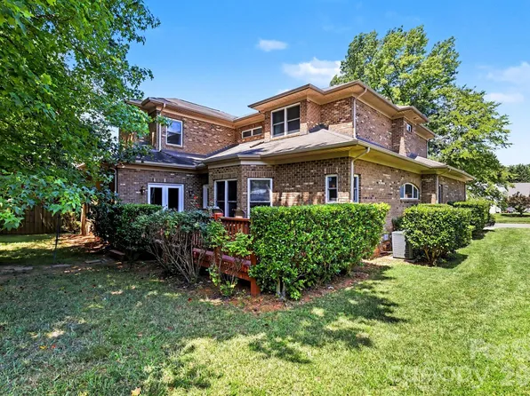 10130 Fairlea Dr, Charlotte, NC 28269