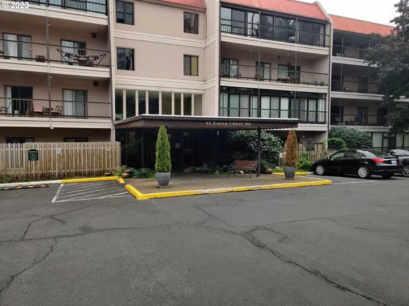 45 Eagle Crest Dr APT 402, Lake Oswego, OR 97035