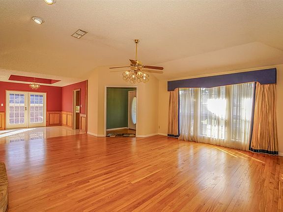 3rd image of 24 Pebble Creek Dr