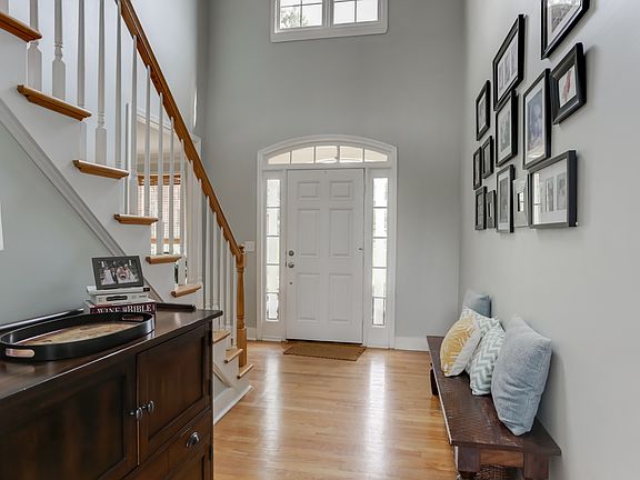 5th image of 4208 Cheltingham Ln SE