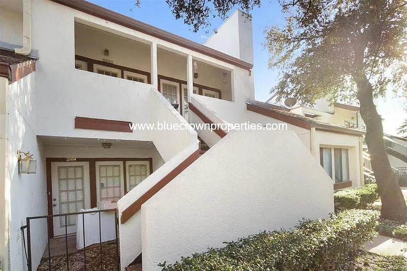 1 bed, 1.0 bath, 838 sqft, $1,350 — Photo 2