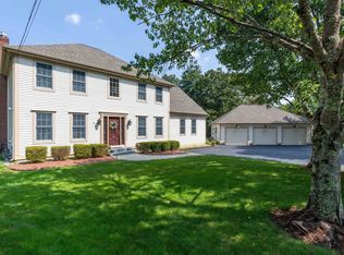 8 Canter Ct, Nashua, NH 03063