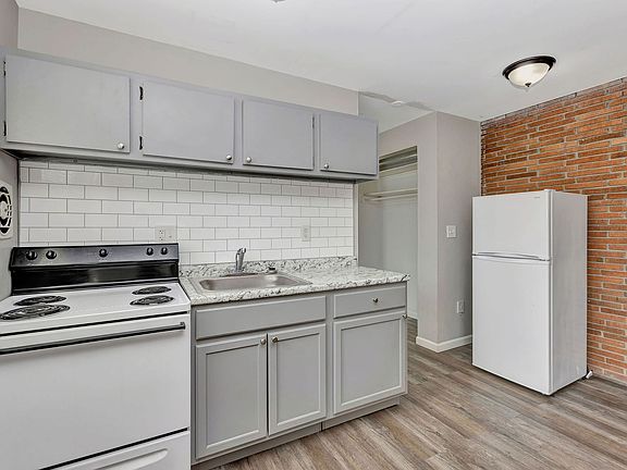3rd image of 1005 Dana Ave APT 19