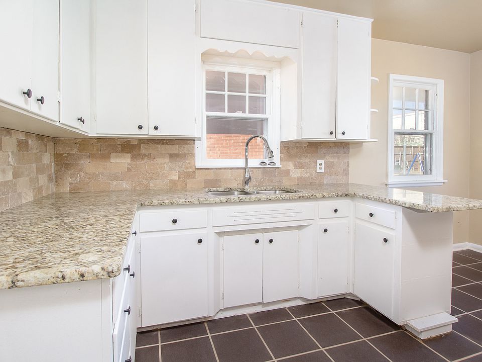 1st image of 913 SW 45th St