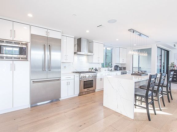 5th image of 743 N Gramercy Pl