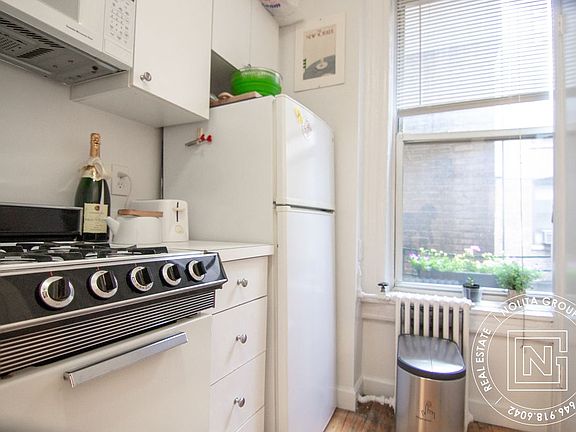 5th image of 150 Sullivan St APT 25