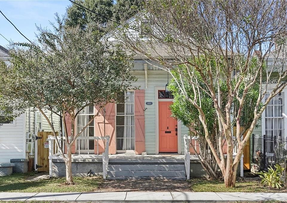 1st image of 1830 Constantinople St