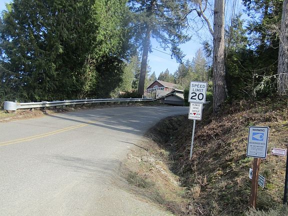 4th image of 421 E Twanoh Falls Dr