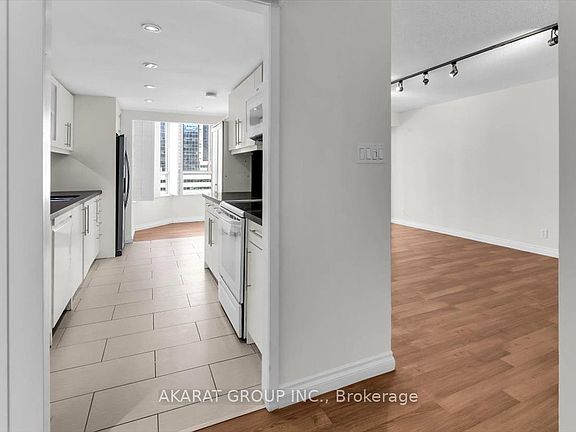 5th image of 44 Gerrard St W #1204
