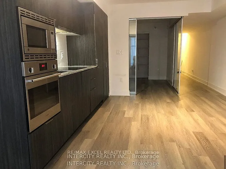 955 Bay St #324 — Photo 8