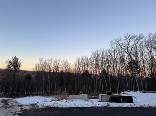 596 Mountain View Dr, Gilbert, PA 18331