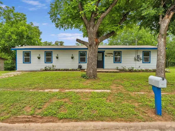 1002 S Pierce St, Burnet, TX 78611