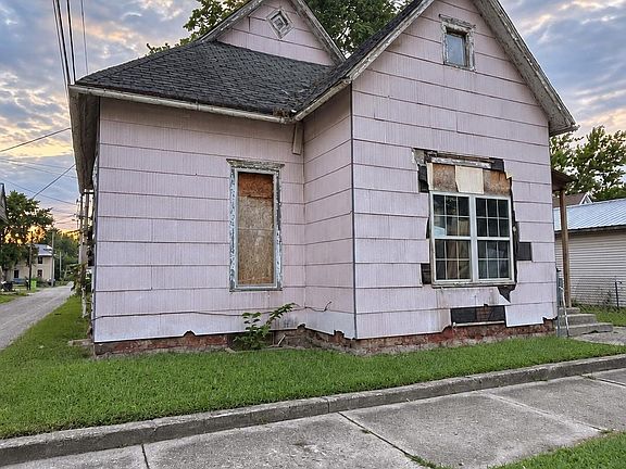 2nd image of 115 12th St