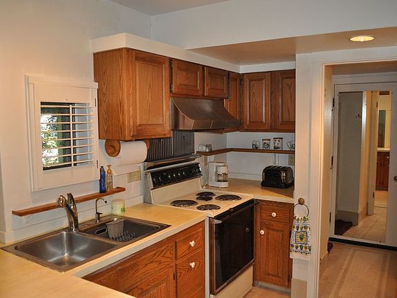 3rd image of 40 Entrata Ave
