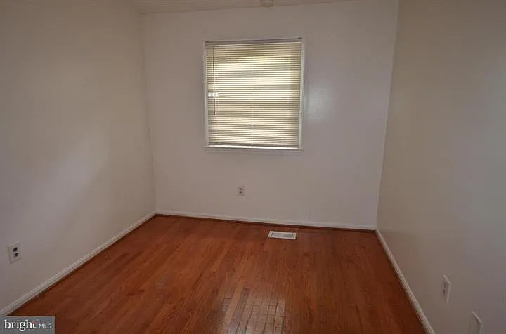 8426 Towne Crest Ct — Photo 12