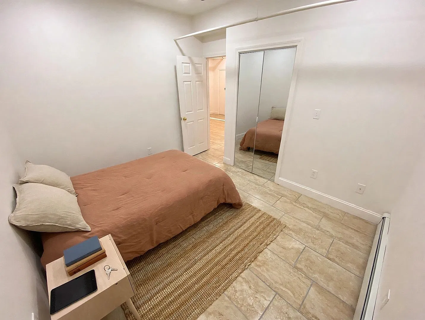 Recently Renovated Apt near B and C lines and Whole Foods! Gorgeous Area, H/HW included — Photo 3